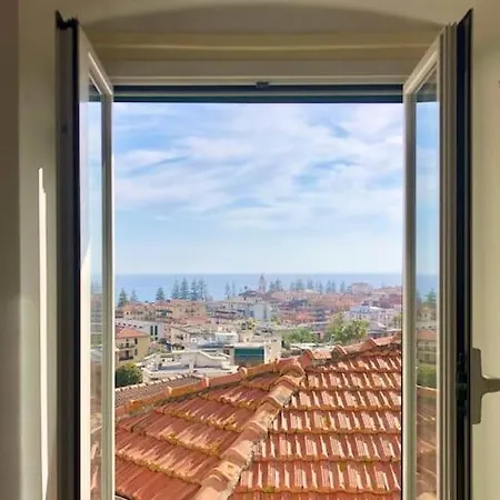 Casa Paz, Centro Storico Vista Mare Apartamento Bordighera